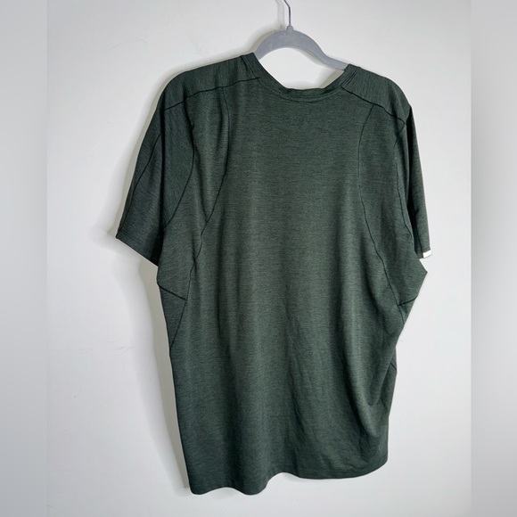 Arc'teryx Men's Green T-Shirt - Picture 2 of 7